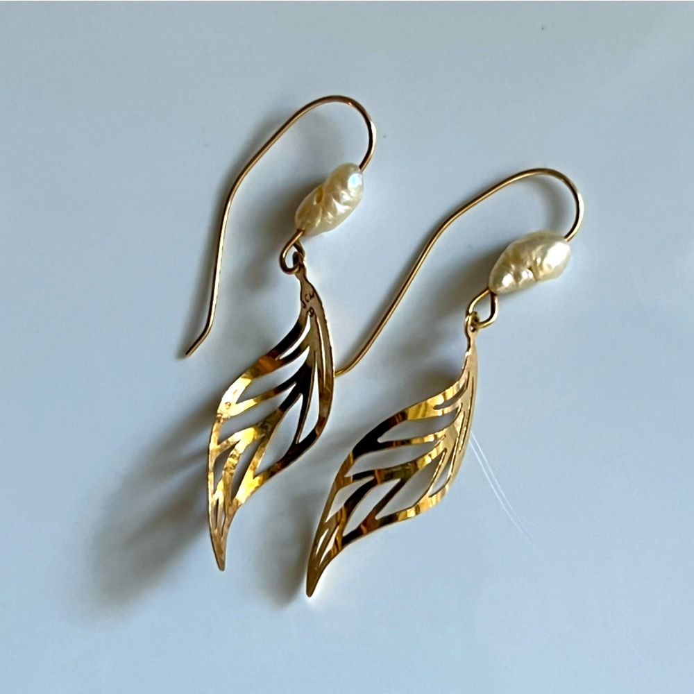 14k yellow gold drop earrings with mother of pearl accents